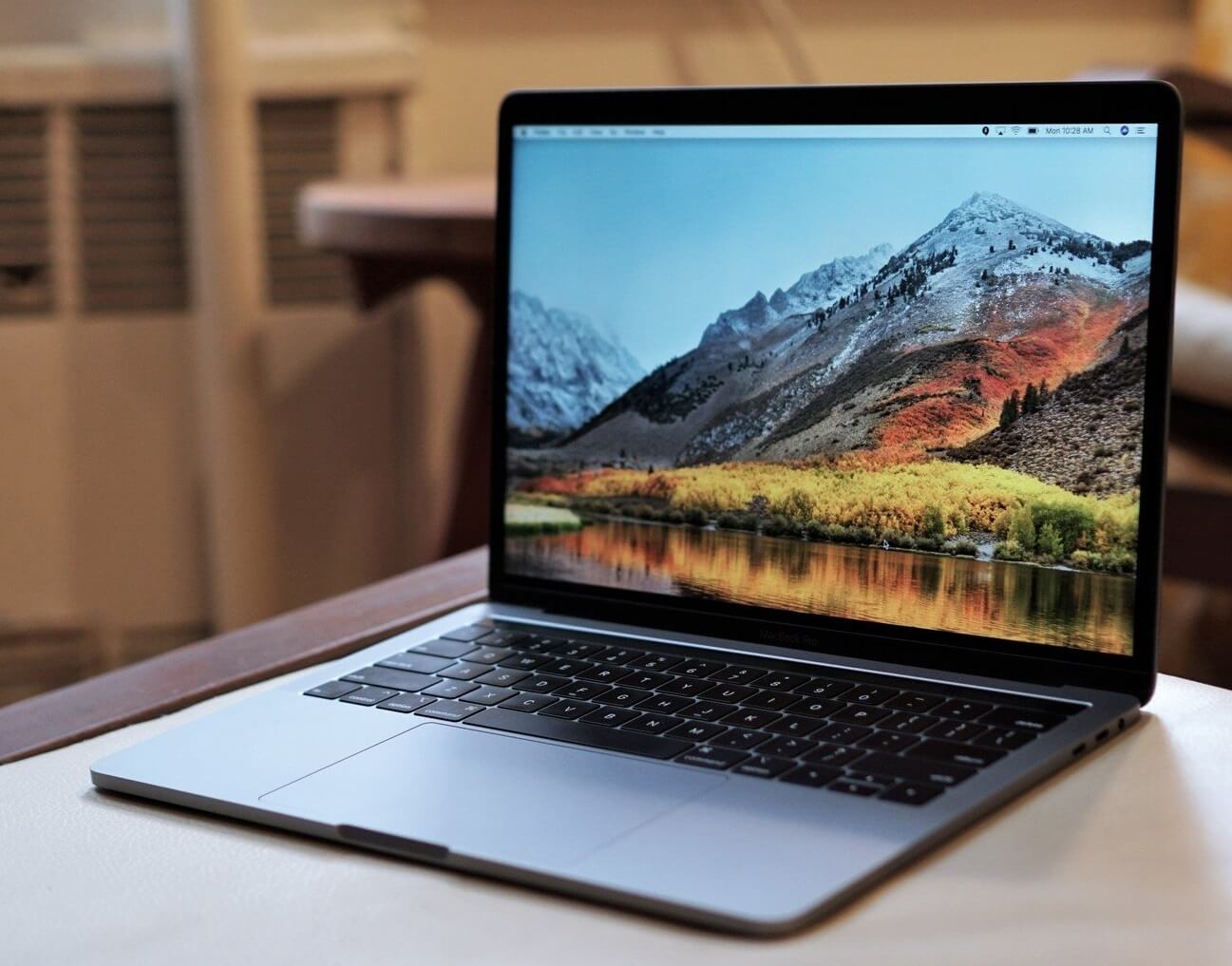 Apple MacBook Pro 13 Space Grey 2018 (MR9R2)