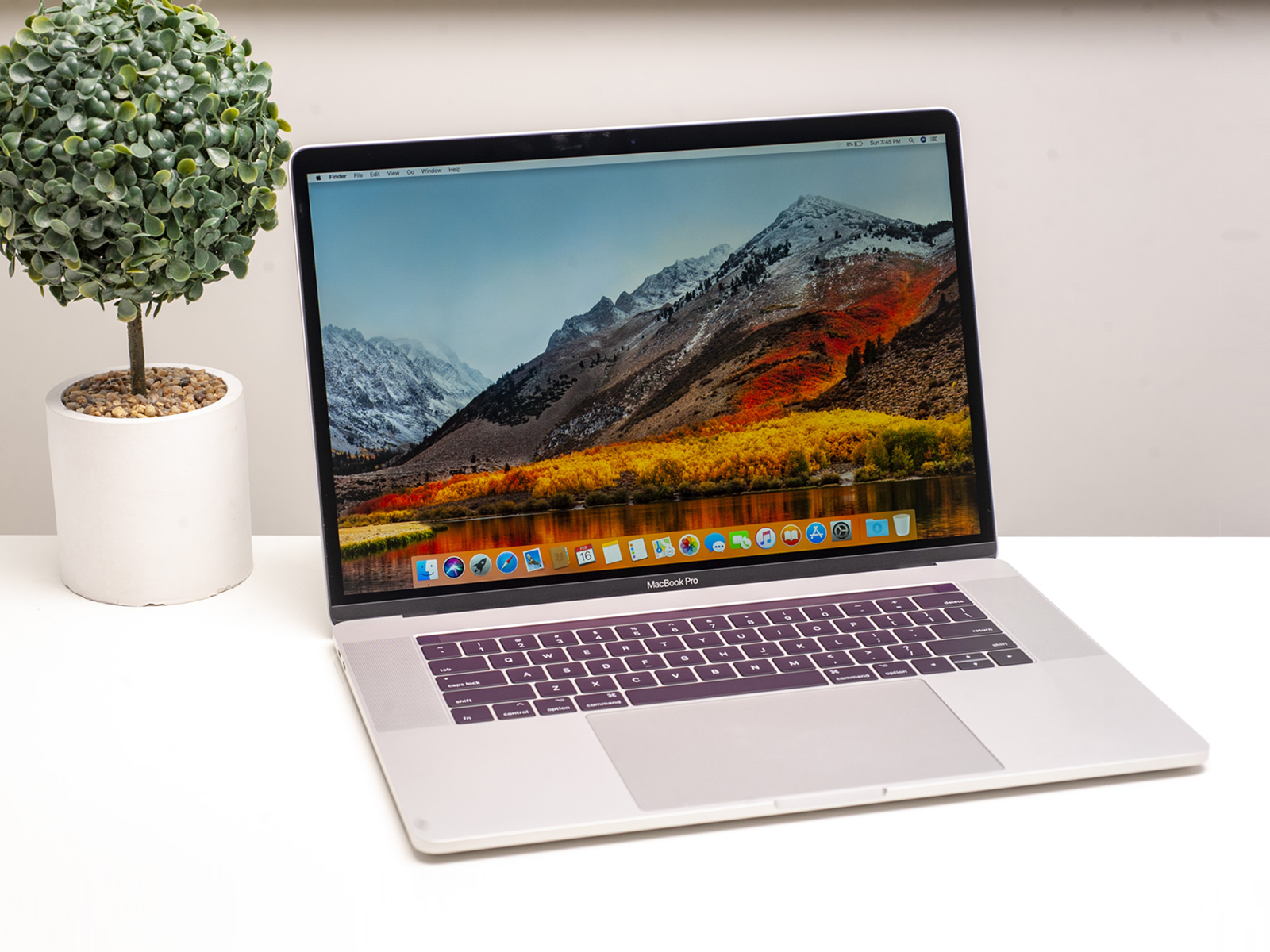 Apple MacBook Pro 15 Silver 2018 (MR962) б/у