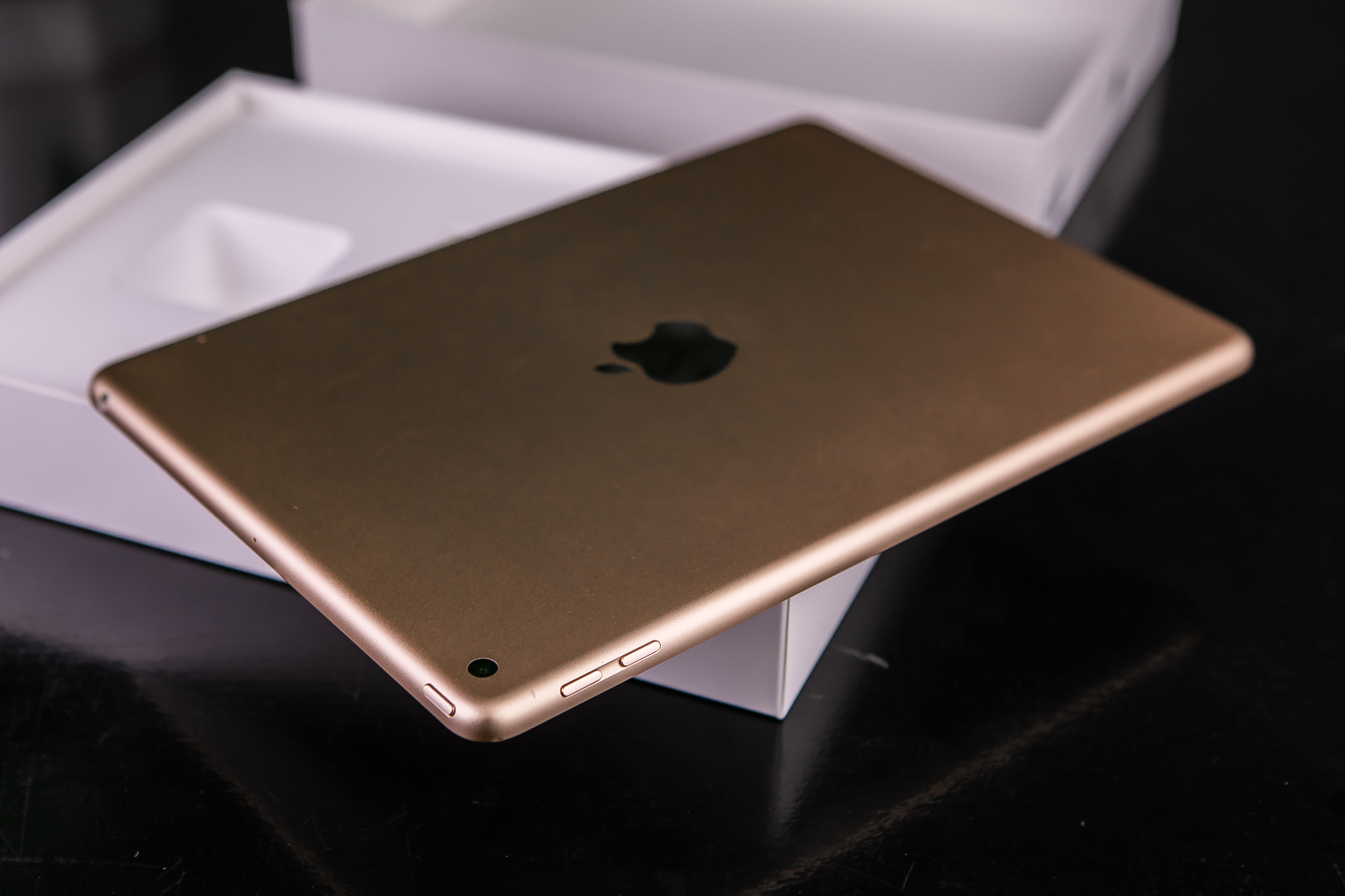 iPad 9.7' (2017)  Wi-Fi, 128gb, Gold б/у